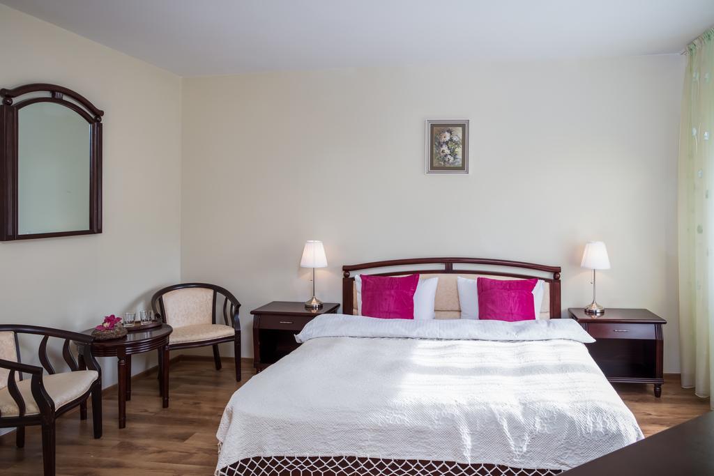 Pensiunea Boema Piatra Neamţ Extérieur photo
